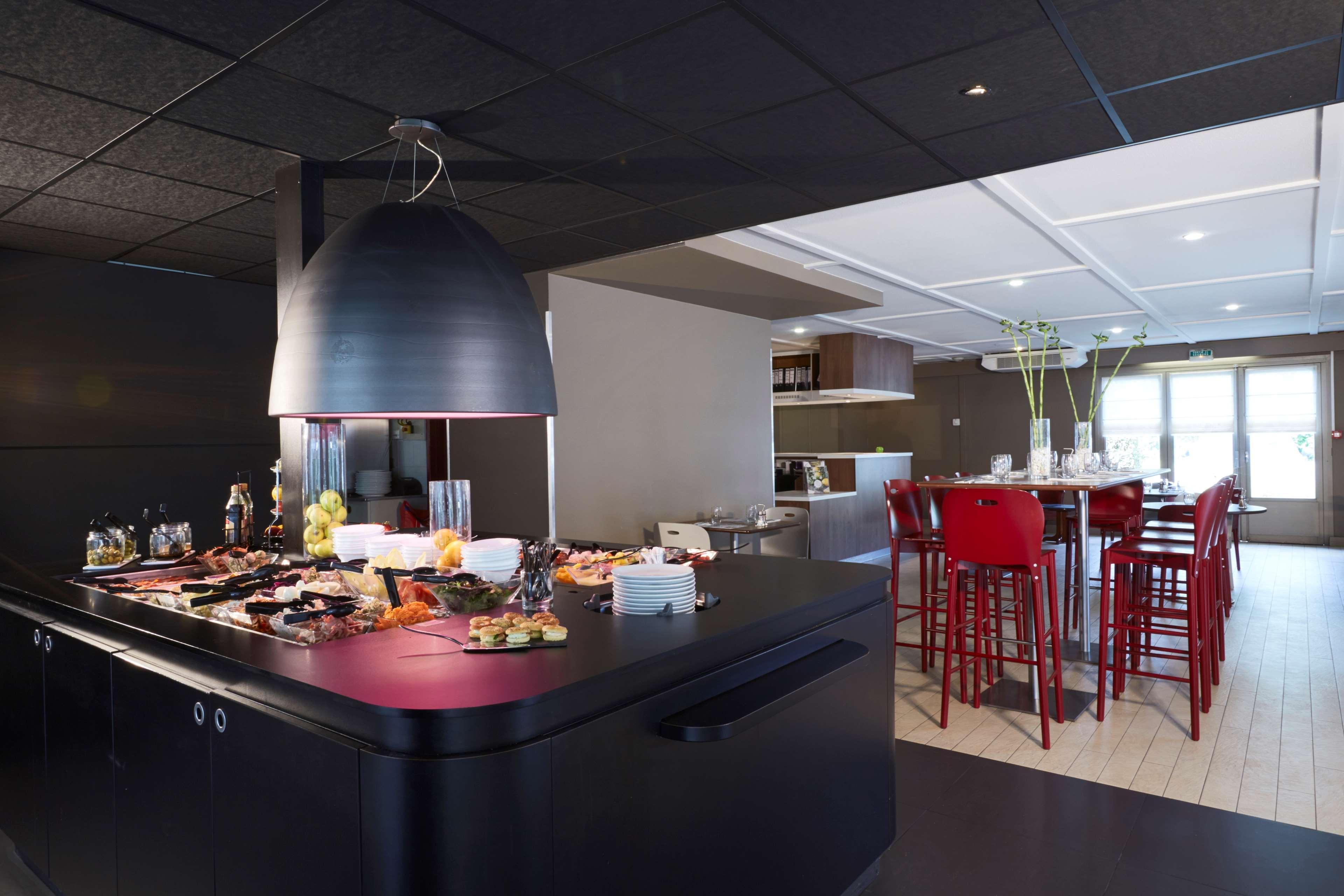 Campanile Lille - Seclin Hotell Exteriör bild