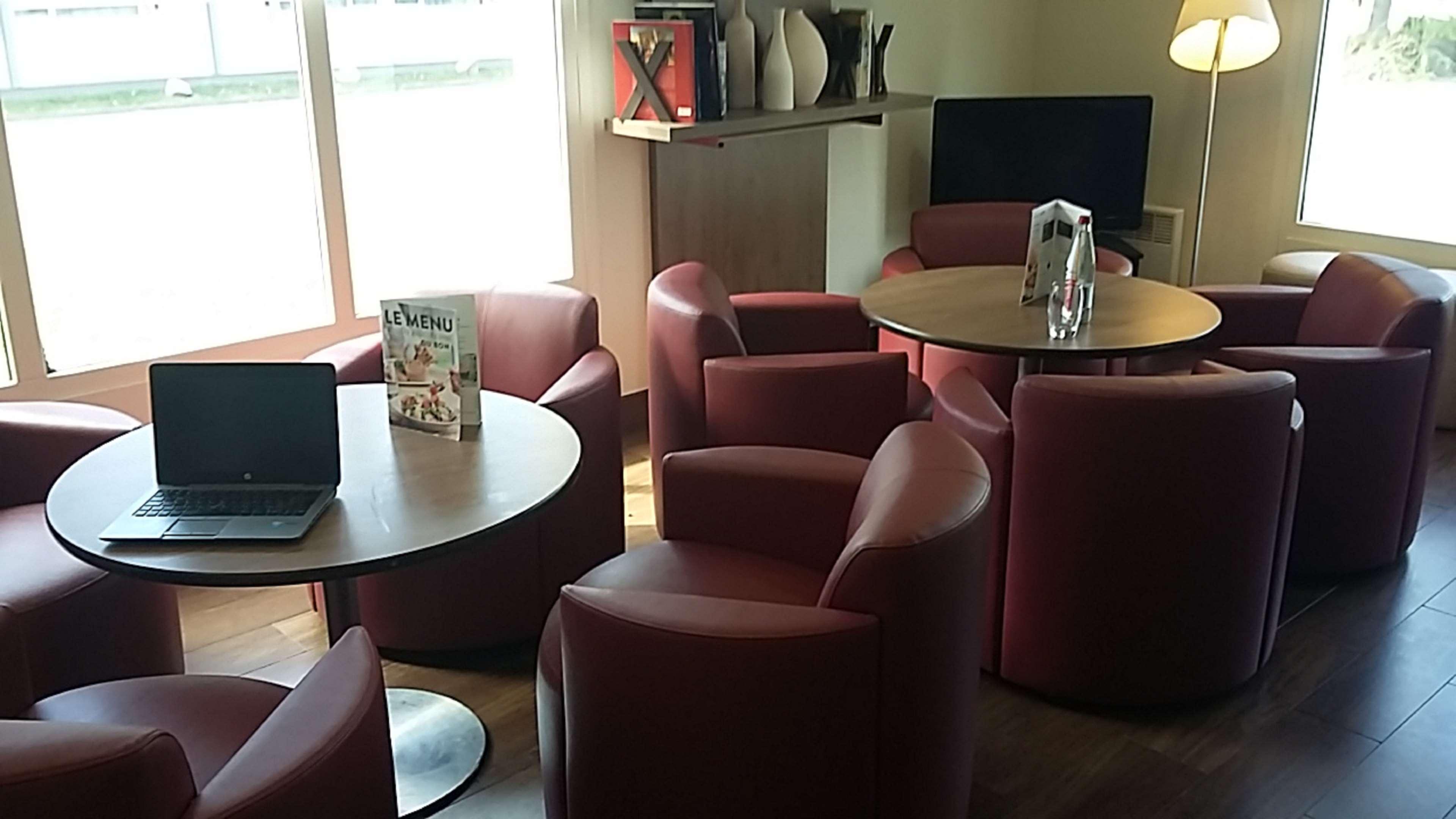 Campanile Lille - Seclin Hotell Exteriör bild